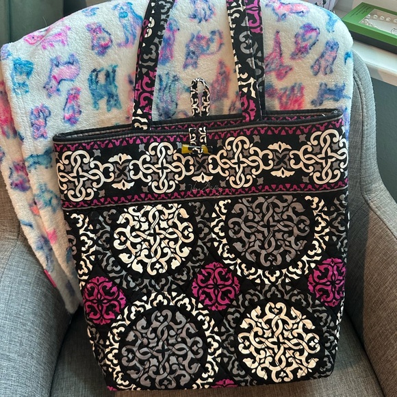 Vera Bradley Handbags - Vera Bradley tote